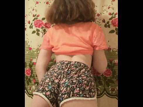❤️ Dhallaan yar oo sexy ah oo iska siibaysa surwaalka gaaban ee kamarada ️  %so.91sexy.top ☑